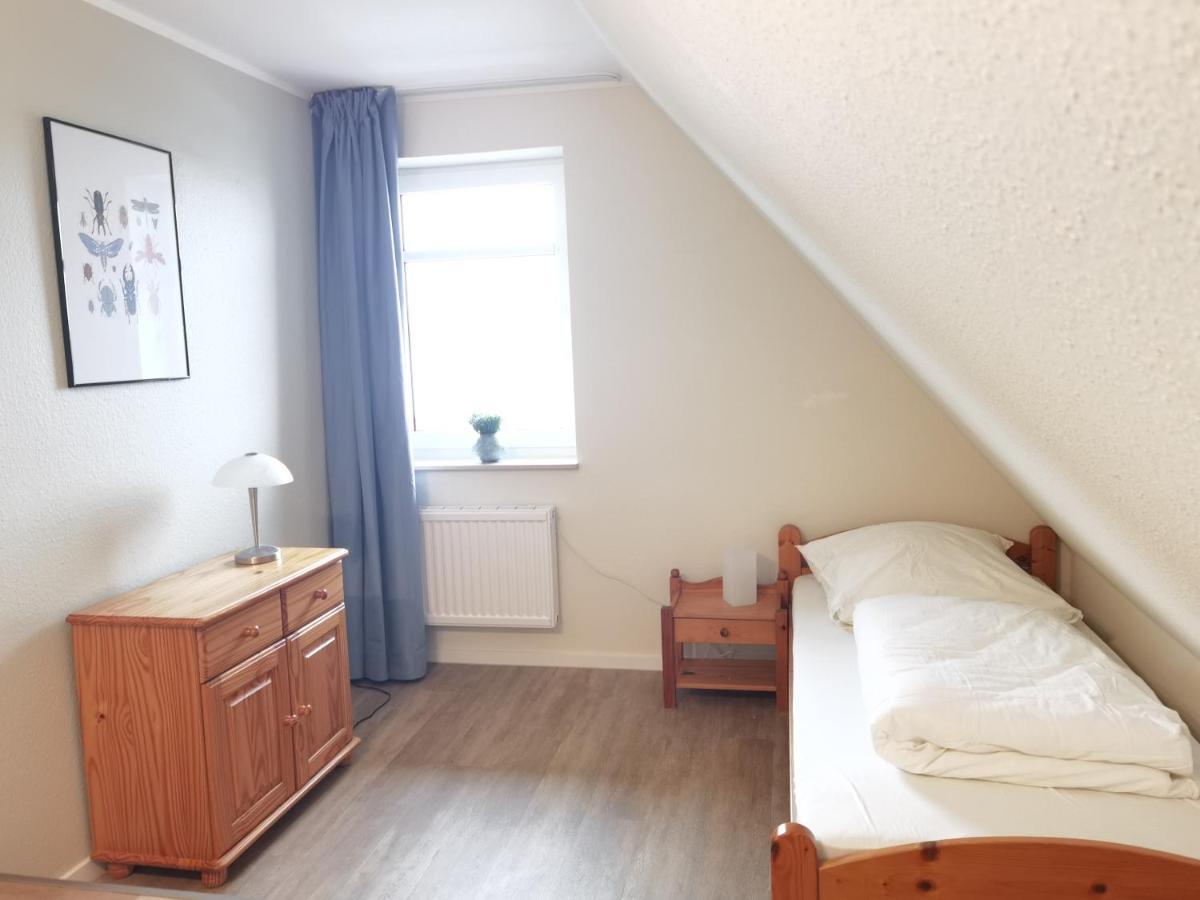 Apartment Schaake - Charmante Reetdachwohnung & Kostenfreier Parkplatz Hooksiel